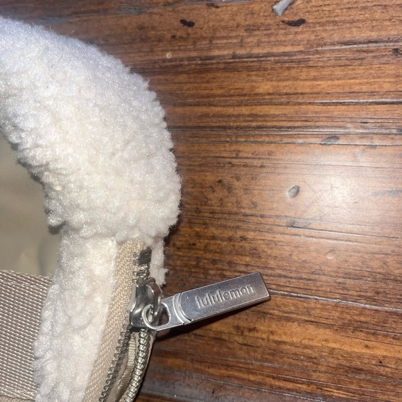 Lululemon Everywhere Fleece Belt Bag - Picture 5 of 5